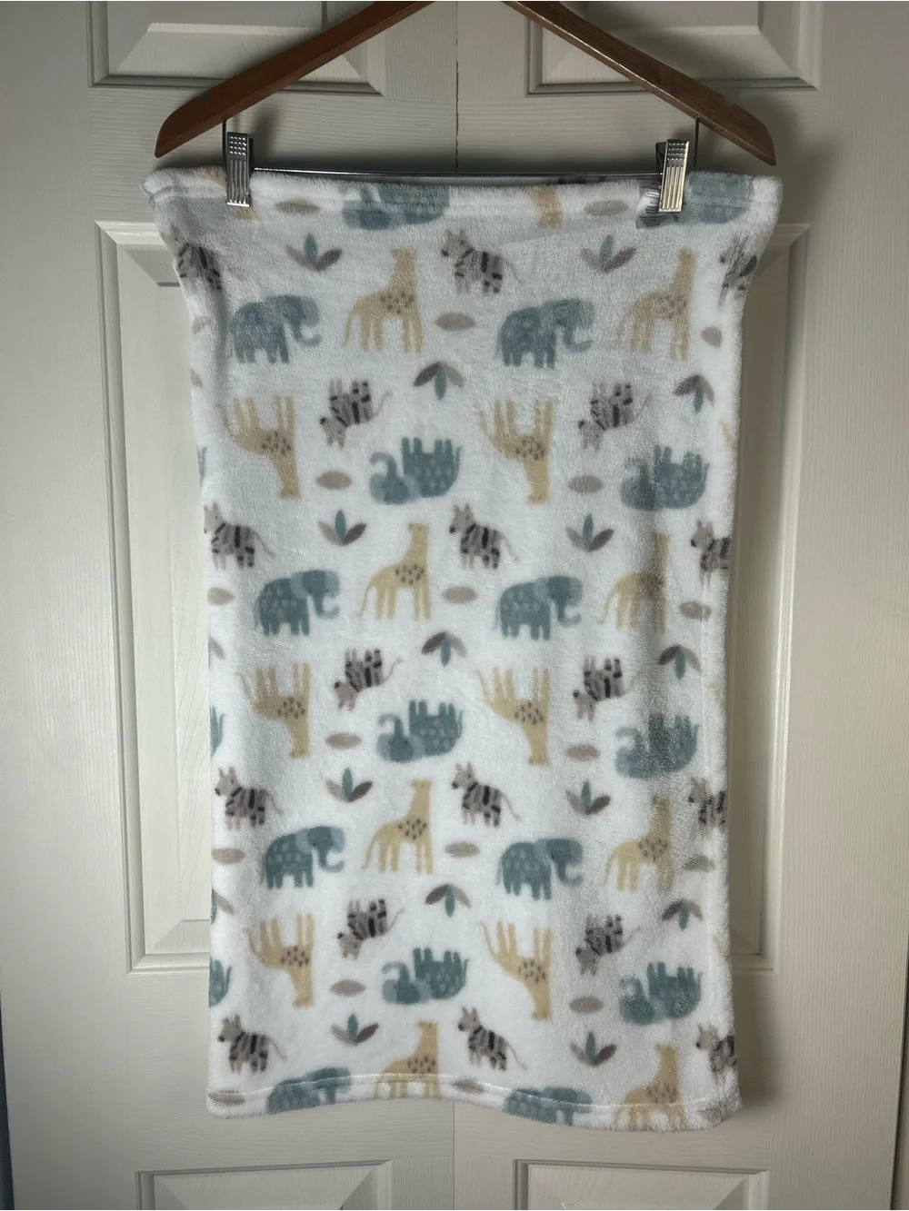 Dreamgro Safari Zoo Animals Baby Blanket Zebra Giraffe Elephant Leaves White